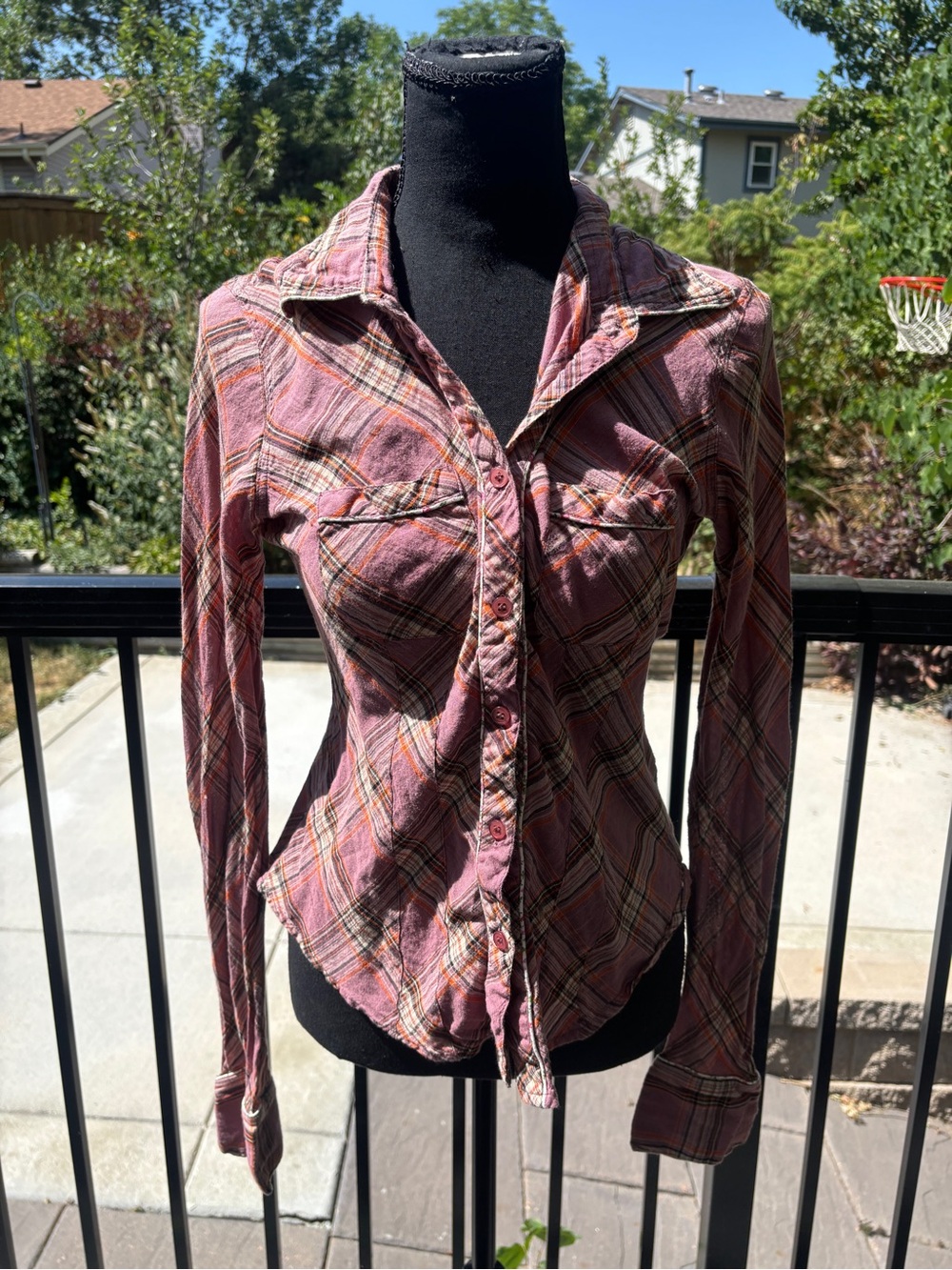 Fitted Pink Plaid Button-Down Shirt with Chest Pockets